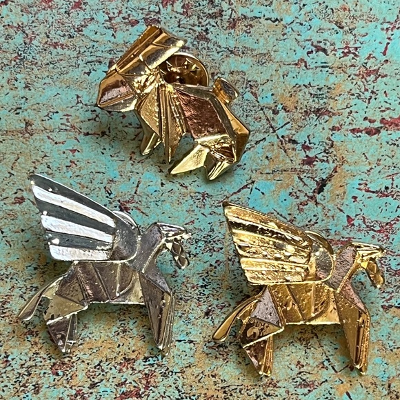 Metallic Origami Pegasus Silver Pin - Picture 5 of 6